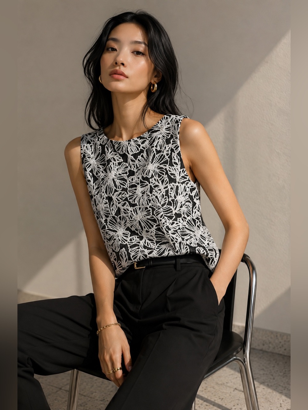 Vanessa Virginia Black & White Floral Textured Sleeveless Top Size Larg